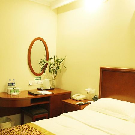 Greentree Inn Zhejiang Jiaxing West Zhongshan Road Vintage Car Building Express Hotel المظهر الخارجي الصورة