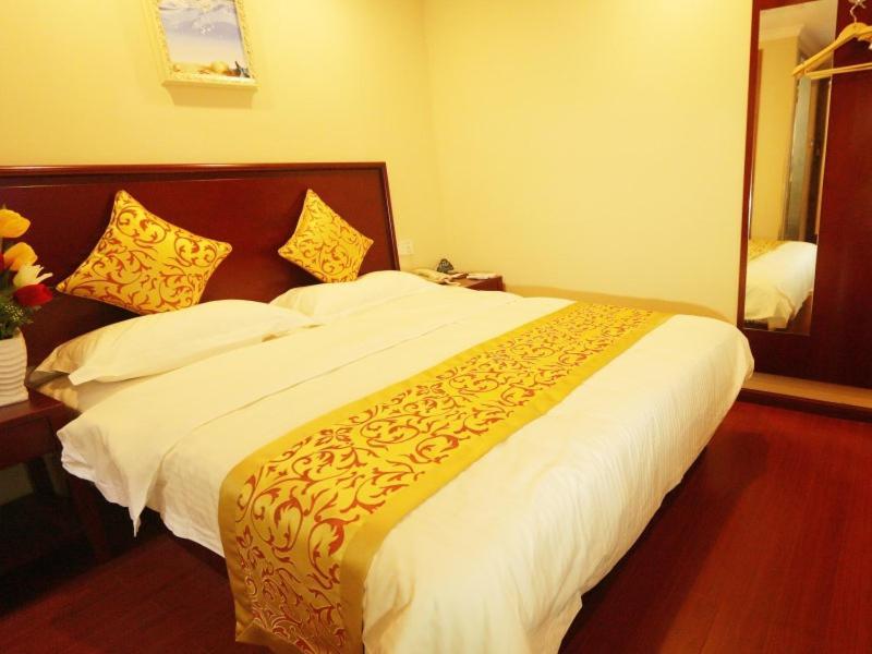 Greentree Inn Zhejiang Jiaxing West Zhongshan Road Vintage Car Building Express Hotel المظهر الخارجي الصورة