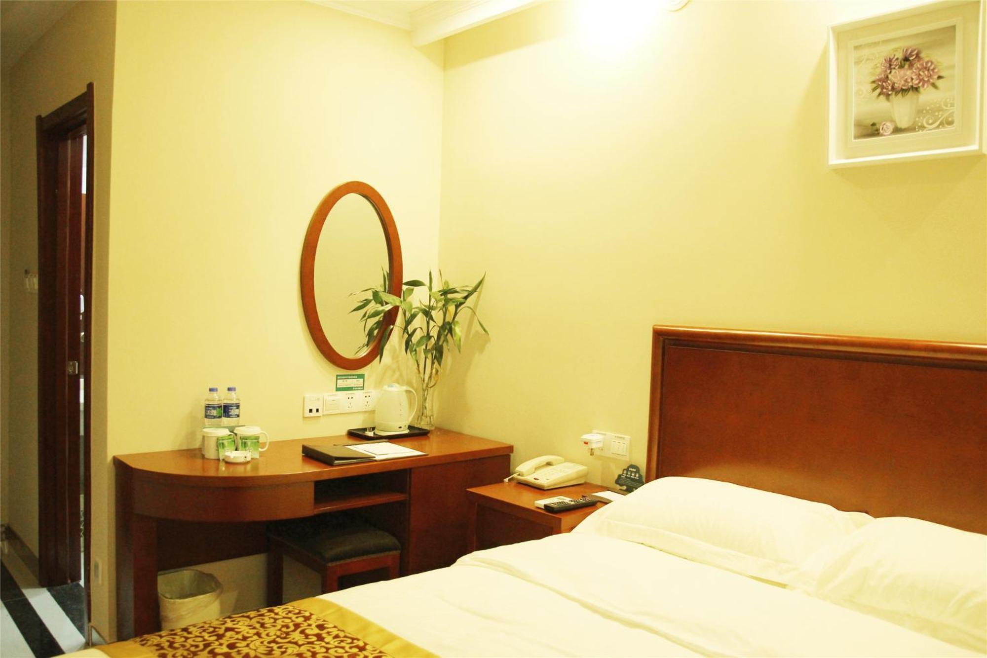 Greentree Inn Zhejiang Jiaxing West Zhongshan Road Vintage Car Building Express Hotel المظهر الخارجي الصورة